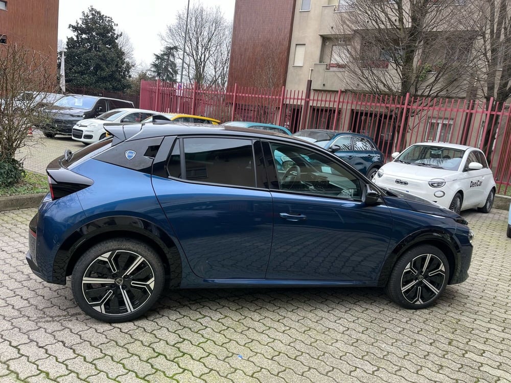 Lancia Ypsilon nuova a Milano (4)