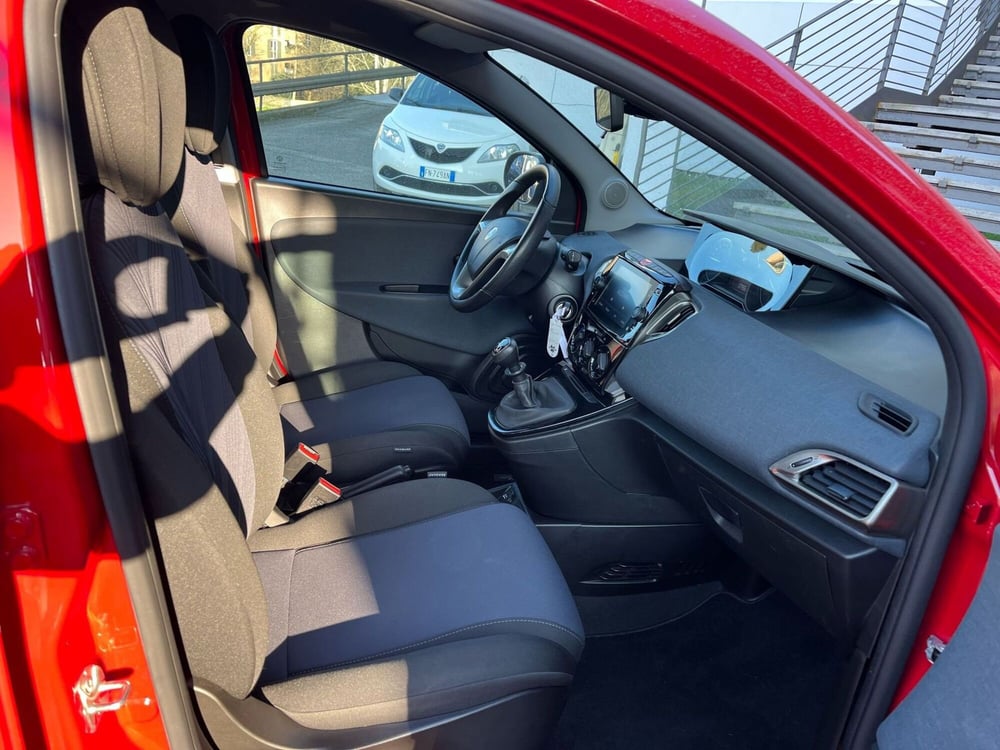 Lancia Ypsilon usata a Milano (12)