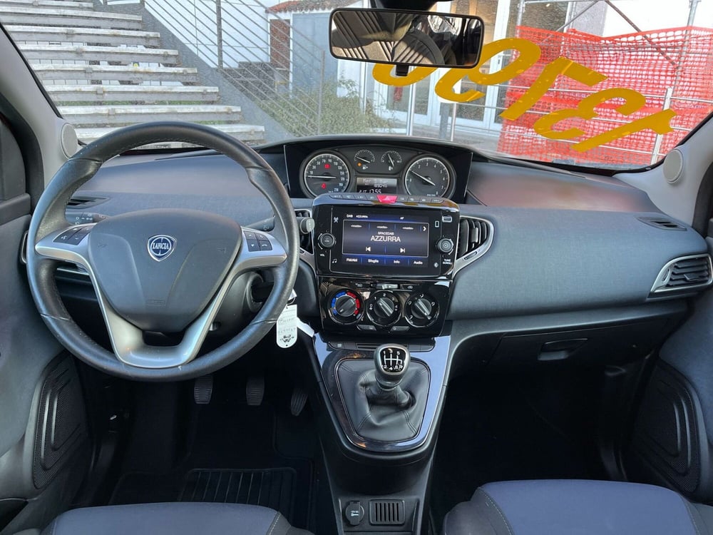 Lancia Ypsilon usata a Milano (15)