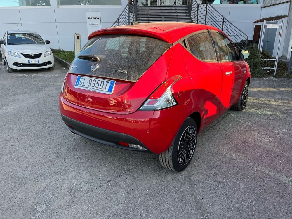 Lancia Ypsilon usata a Milano (7)