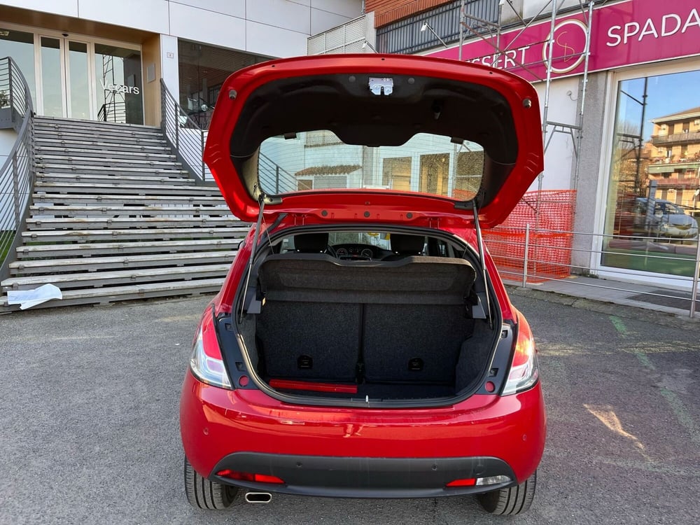 Lancia Ypsilon usata a Milano (9)