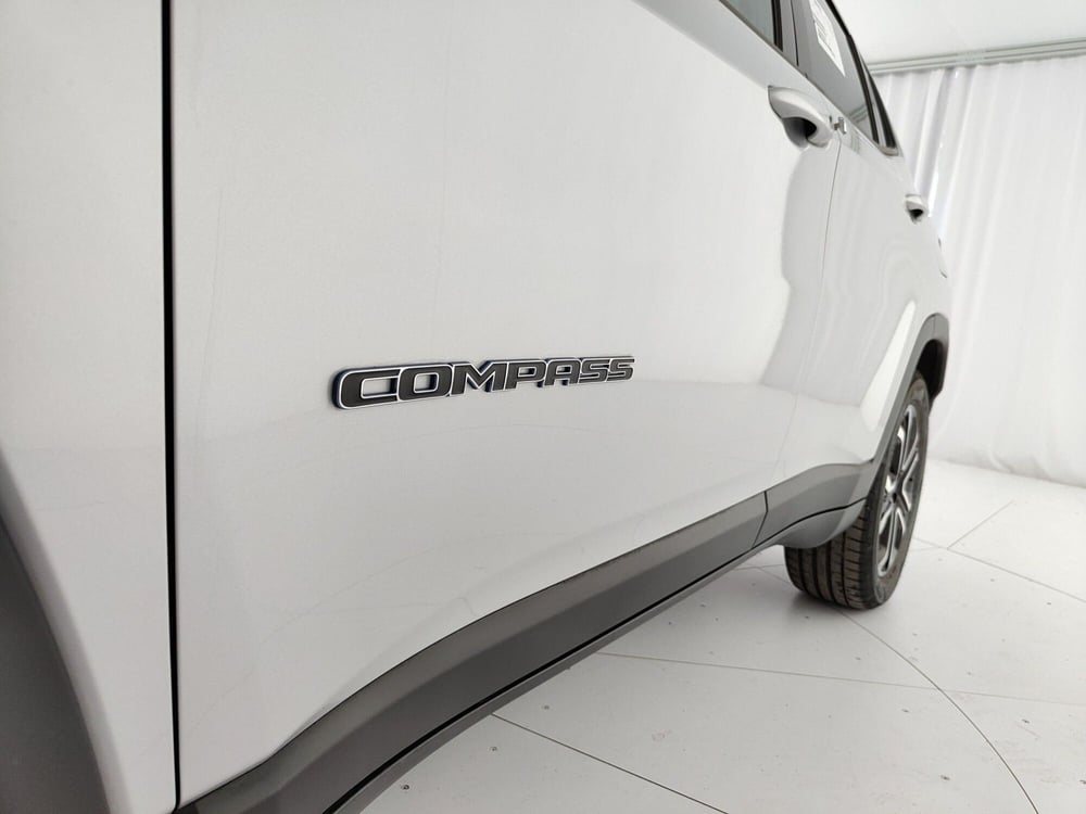 Jeep Compass nuova a Caserta (13)