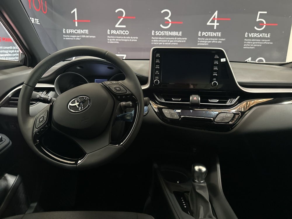 Toyota Toyota C-HR nuova a Viterbo (11)