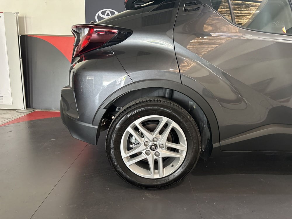 Toyota Toyota C-HR nuova a Viterbo (9)