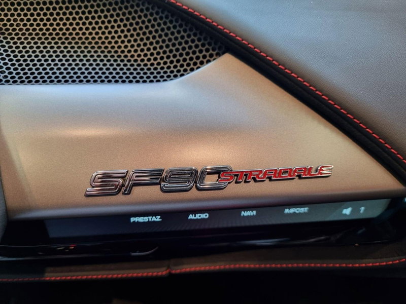 Ferrari SF90 Coupé nuova a Pistoia (14)