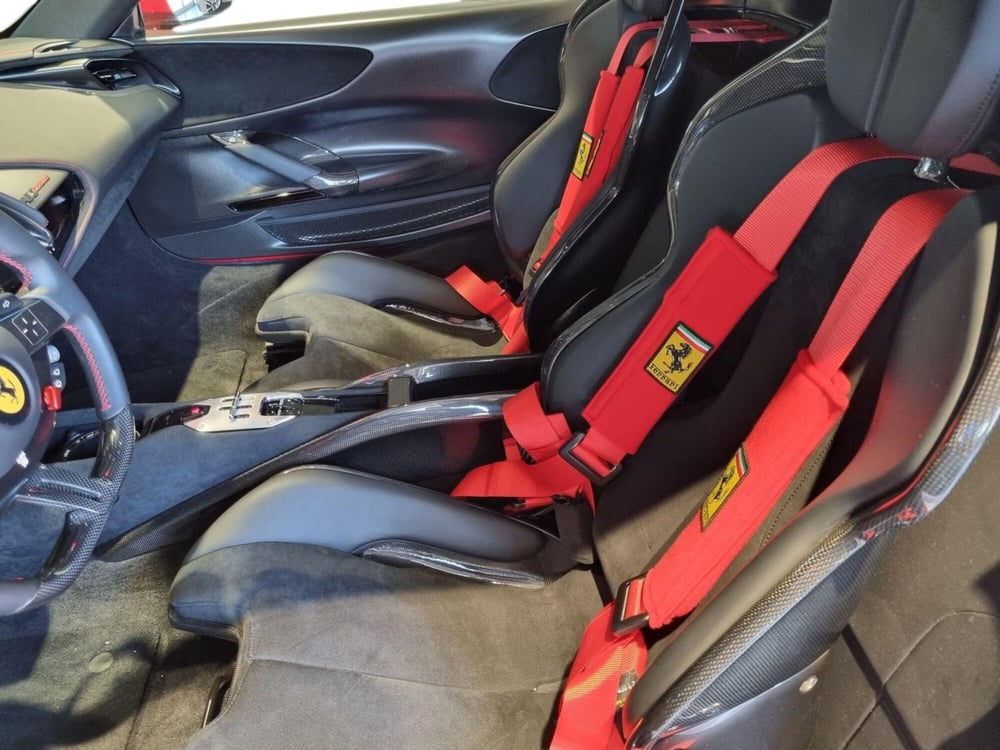 Ferrari SF90 Coupé nuova a Pistoia (8)