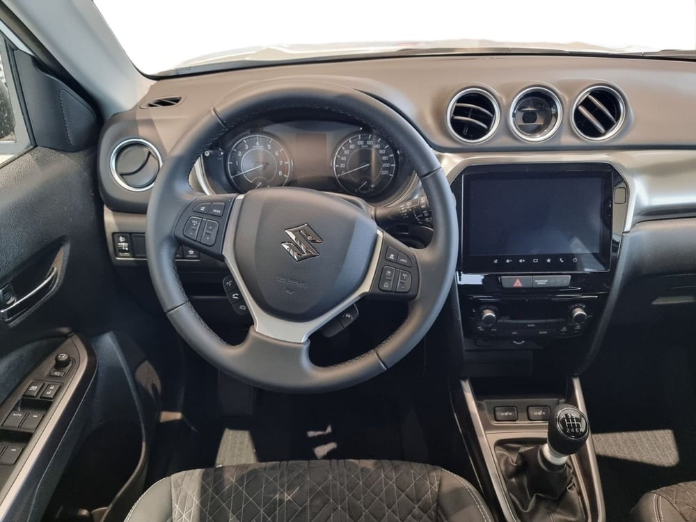 Suzuki Vitara nuova a Pistoia (9)