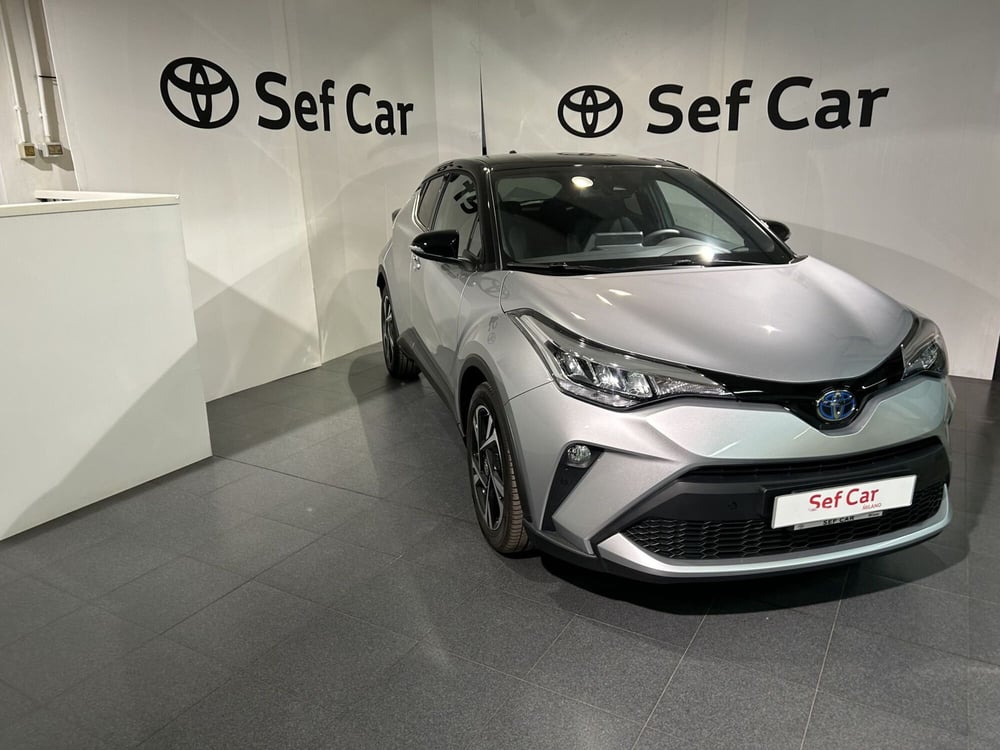 Toyota Toyota C-HR nuova a Milano (3)