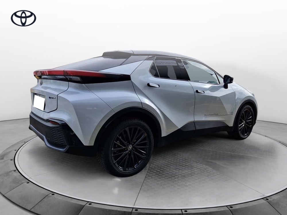 Toyota Toyota C-HR nuova a Cremona (5)