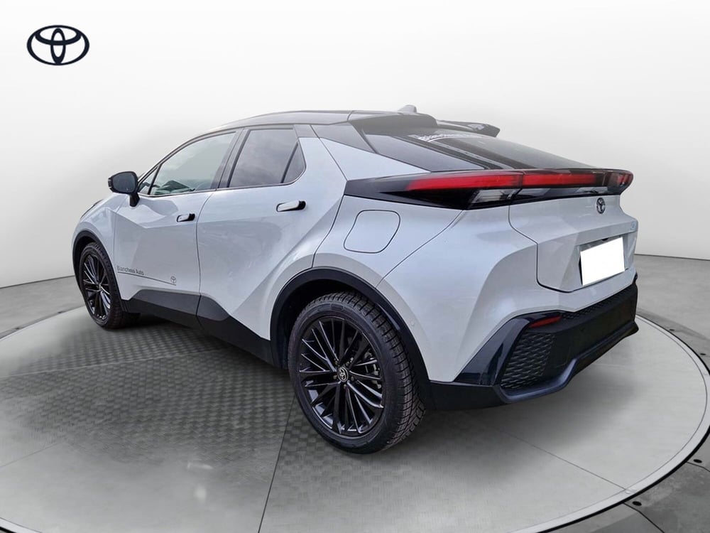 Toyota Toyota C-HR nuova a Cremona (7)