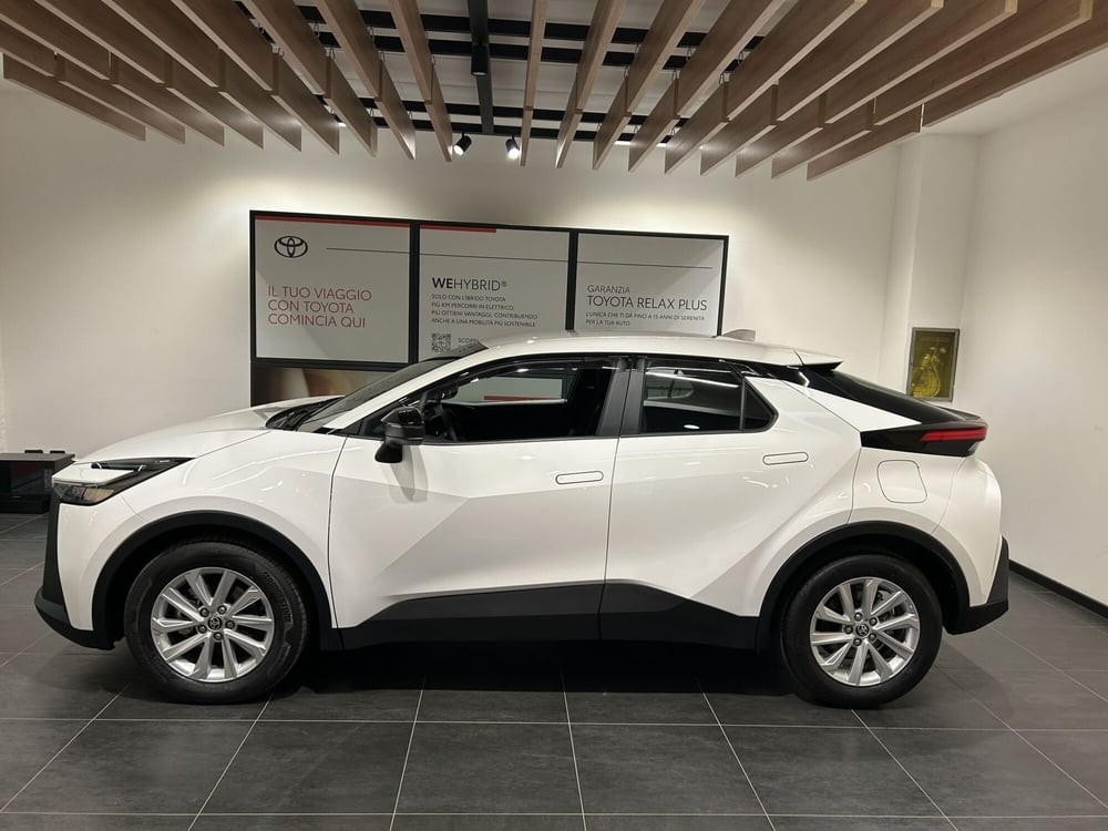 Toyota Toyota C-HR nuova a Milano