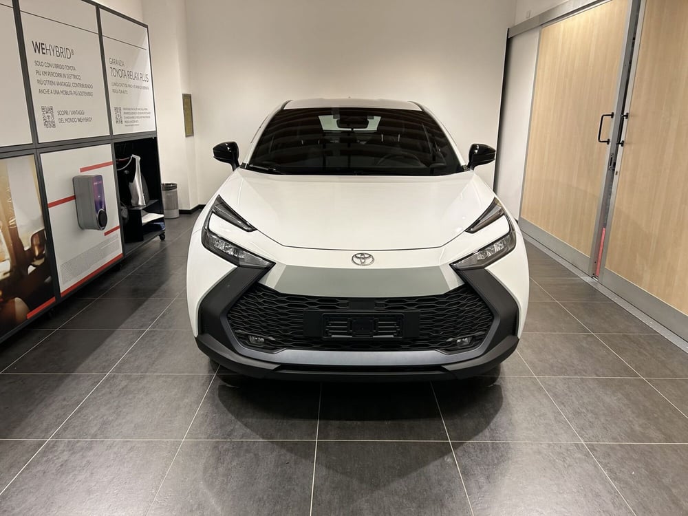 Toyota Toyota C-HR nuova a Milano (2)