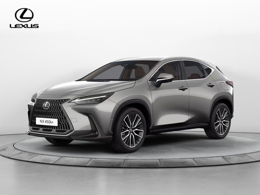 Lexus NX nuova a Cremona