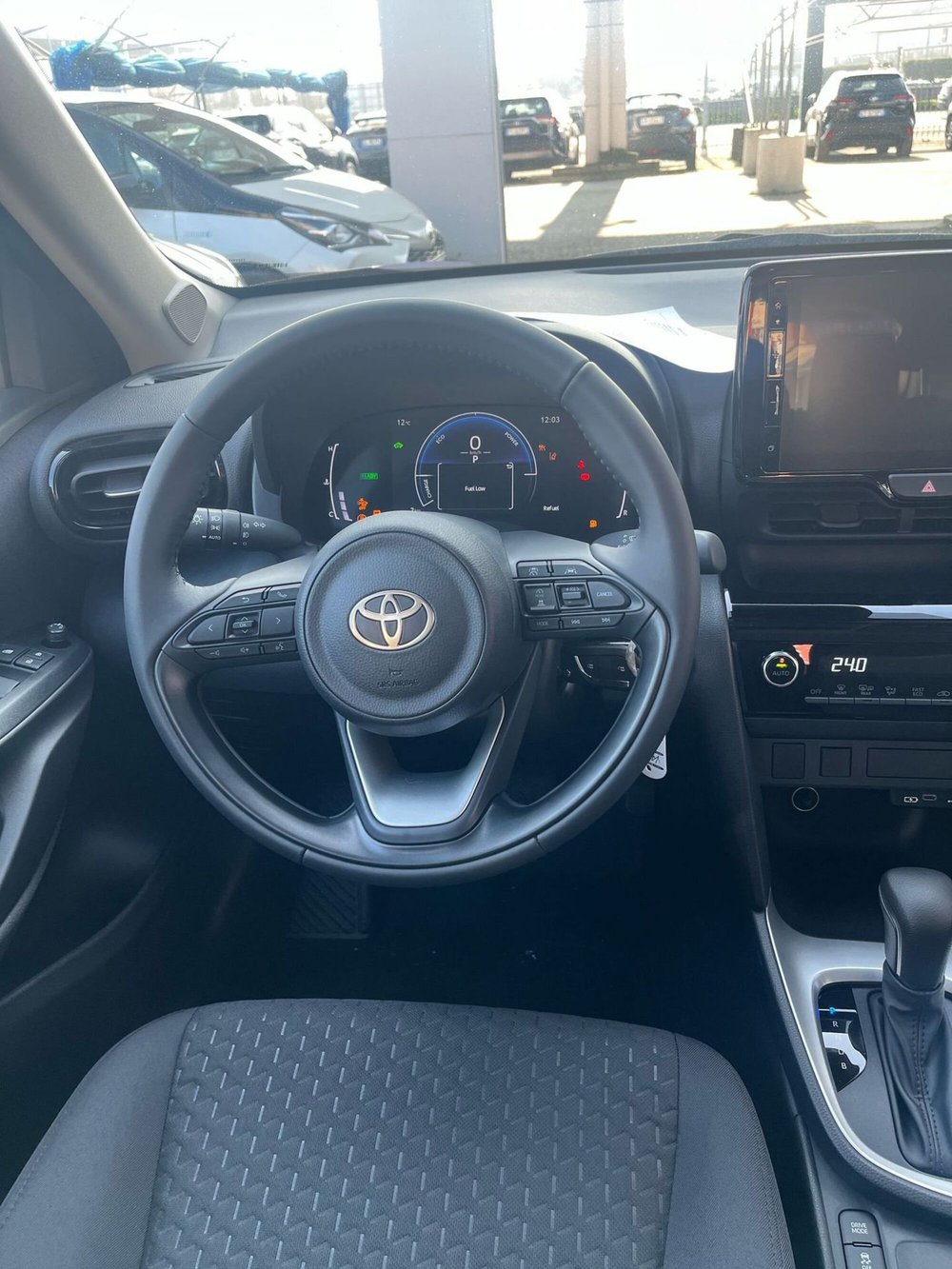 Toyota Yaris Cross nuova a Cremona (12)