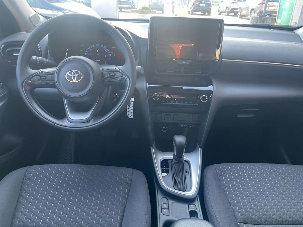 Toyota Yaris Cross nuova a Cremona (13)