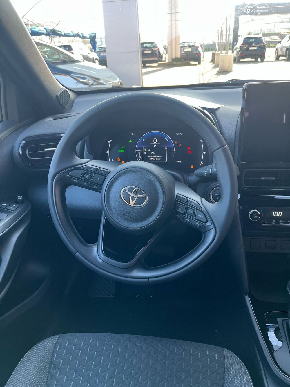 Toyota Yaris Cross nuova a Cremona (12)