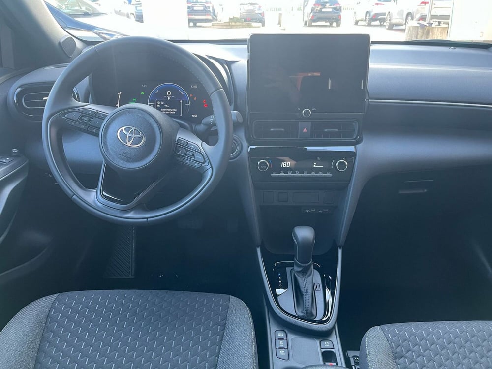 Toyota Yaris Cross nuova a Cremona (13)