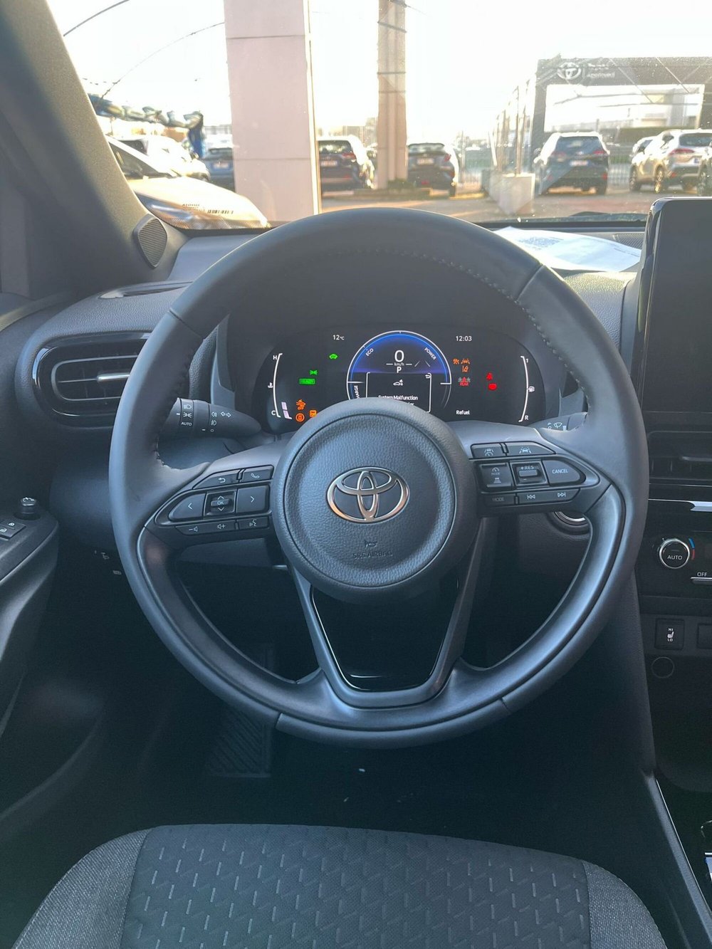 Toyota Yaris Cross nuova a Cremona (12)