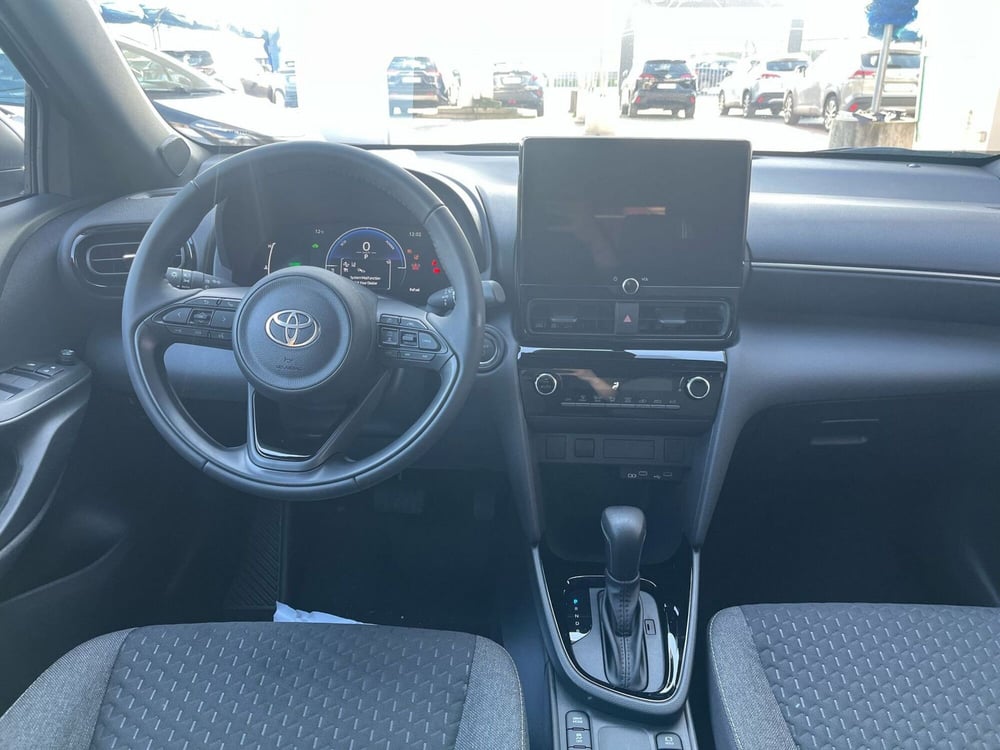 Toyota Yaris Cross nuova a Cremona (9)