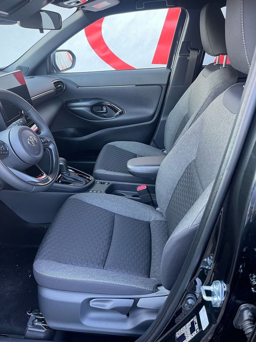 Toyota Yaris Cross nuova a Cremona (9)