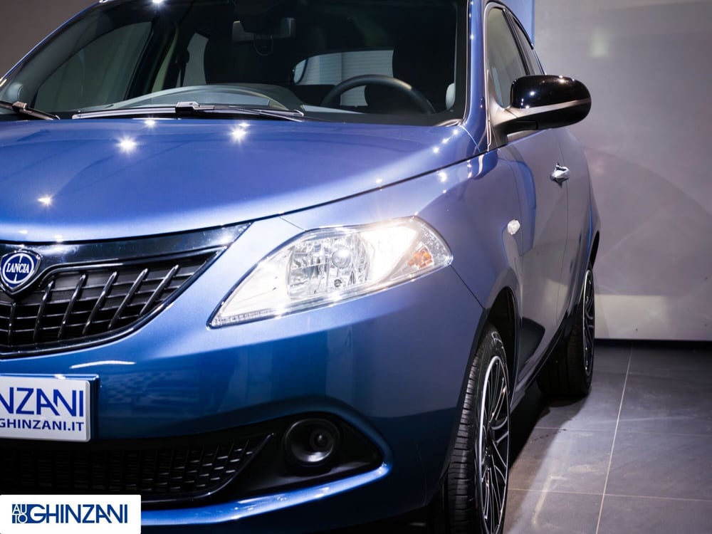 Lancia Ypsilon nuova a Bergamo (15)