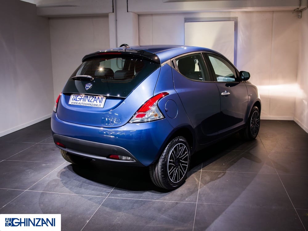 Lancia Ypsilon nuova a Bergamo (6)