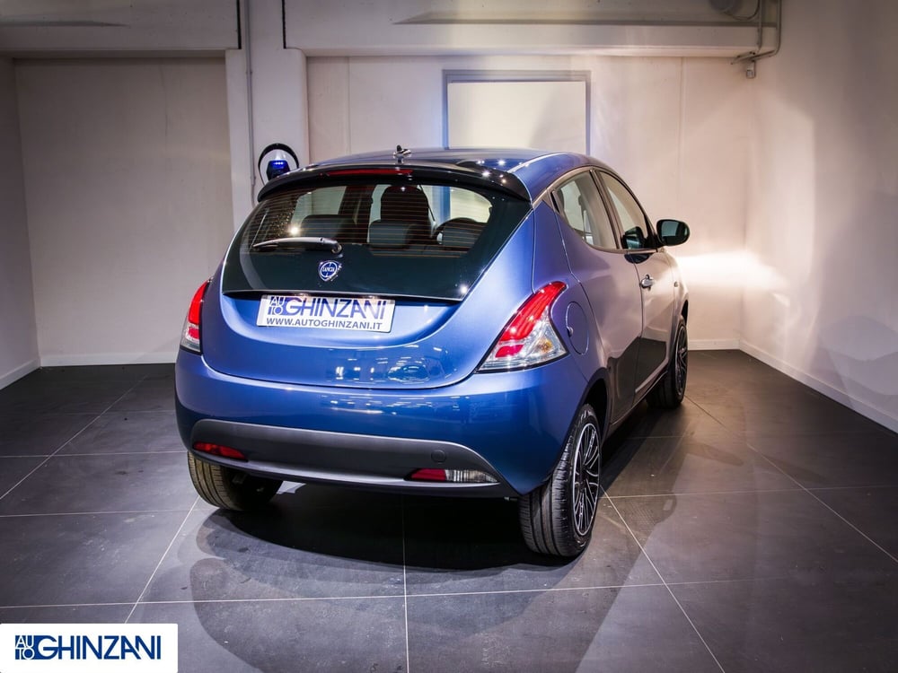 Lancia Ypsilon nuova a Bergamo (7)