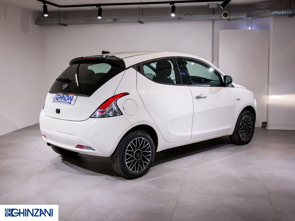 Lancia Ypsilon usata a Bergamo (7)