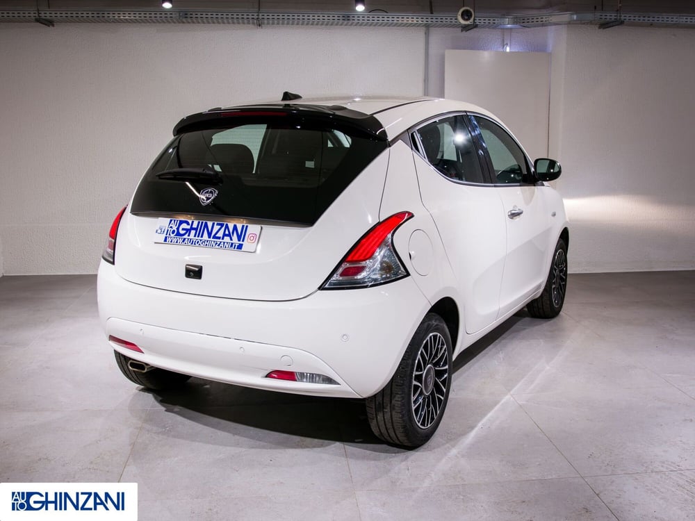 Lancia Ypsilon usata a Bergamo (8)