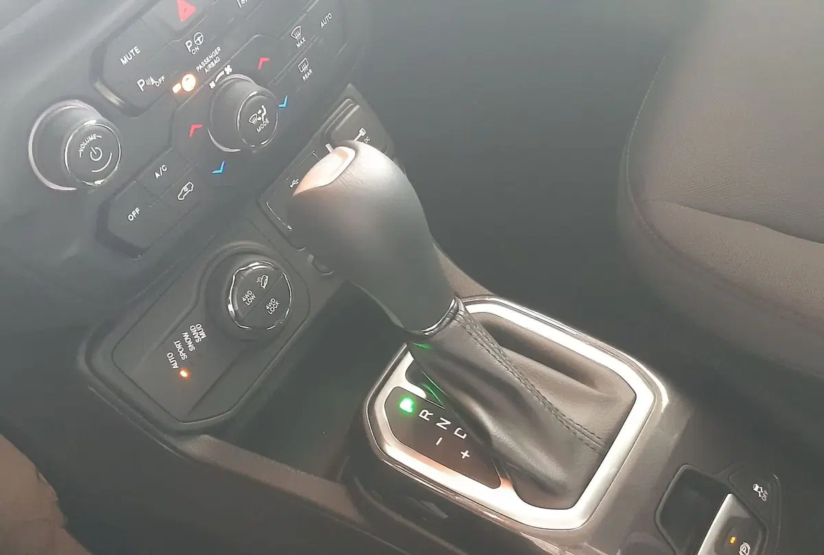 Jeep Renegade nuova a Campobasso (18)