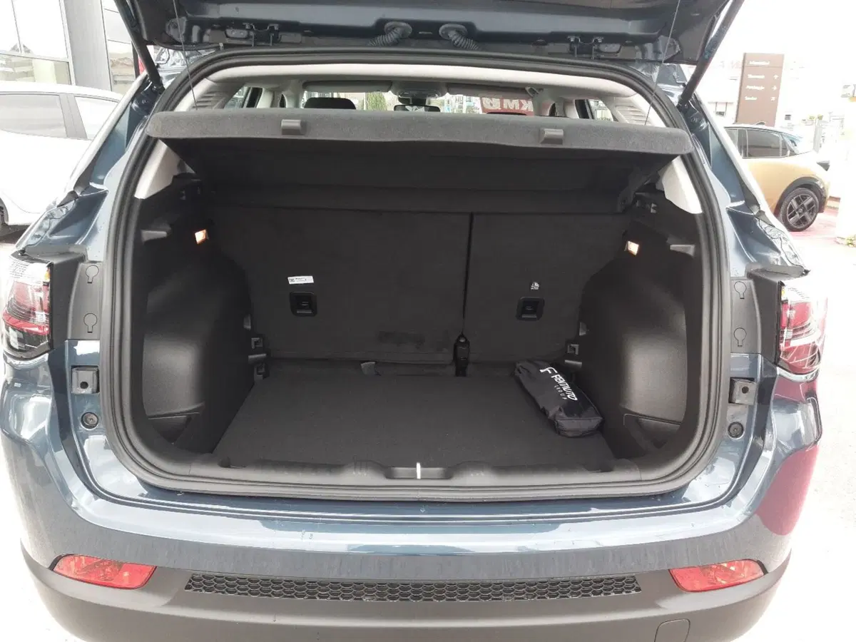 Jeep Compass nuova a Campobasso (15)