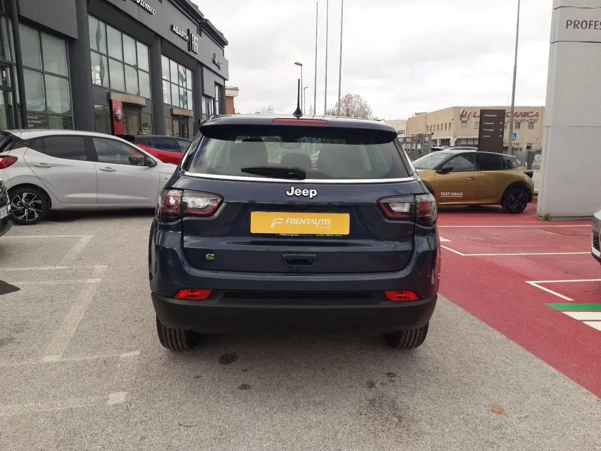 Jeep Compass nuova a Campobasso (4)