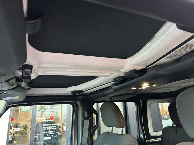 Jeep Wrangler Unlimited usata a Chieti (13)