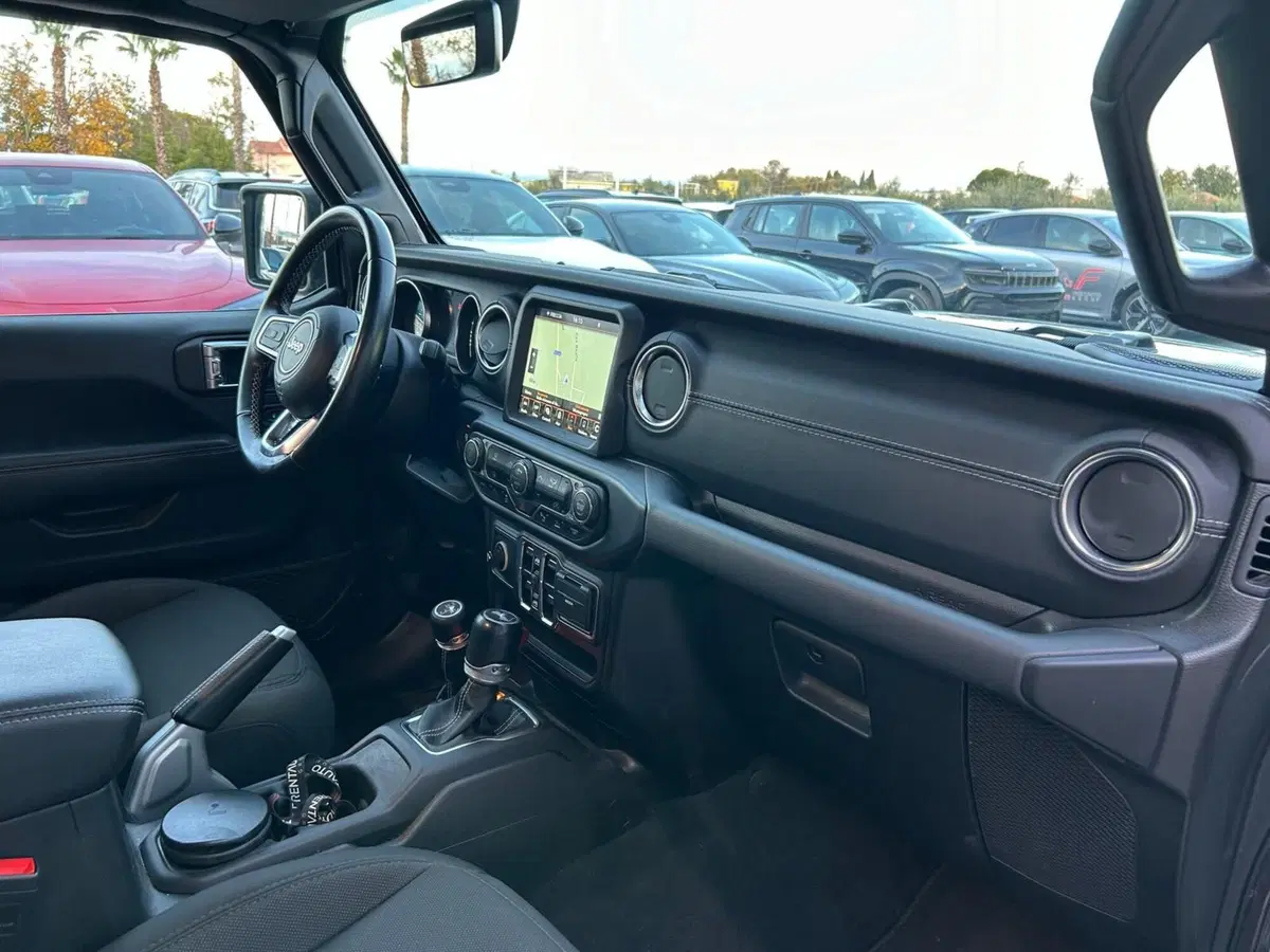 Jeep Wrangler Unlimited usata a Chieti (17)