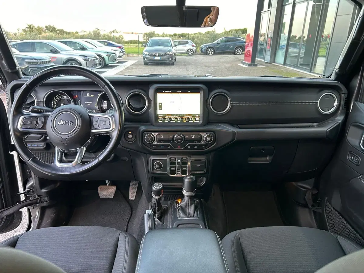 Jeep Wrangler Unlimited usata a Chieti (18)