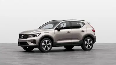 Volvo XC40 B3 automatico Plus Dark nuova a Ferrara
