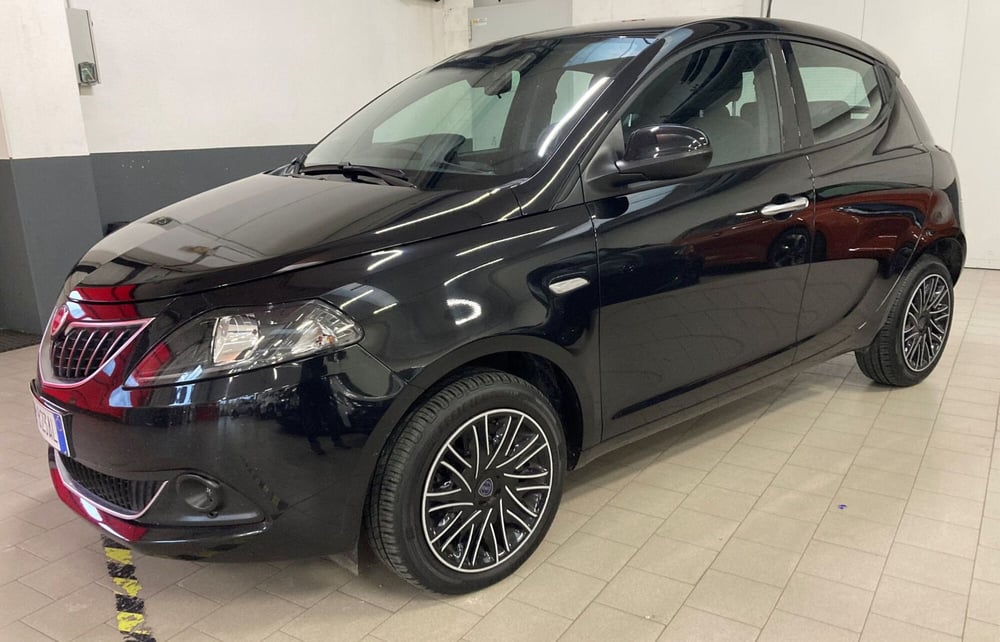 Lancia Ypsilon usata a Pavia