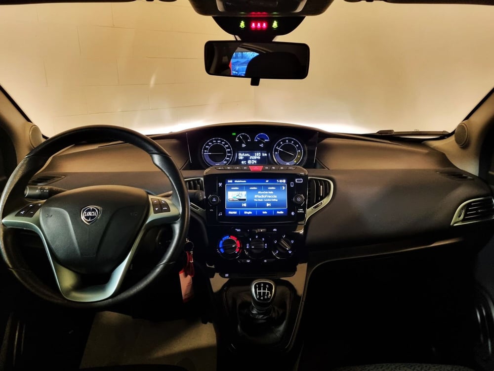 Lancia Ypsilon usata a Pavia (8)