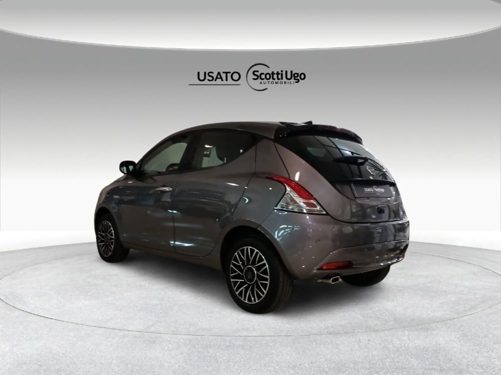 Lancia Ypsilon usata a Firenze (6)