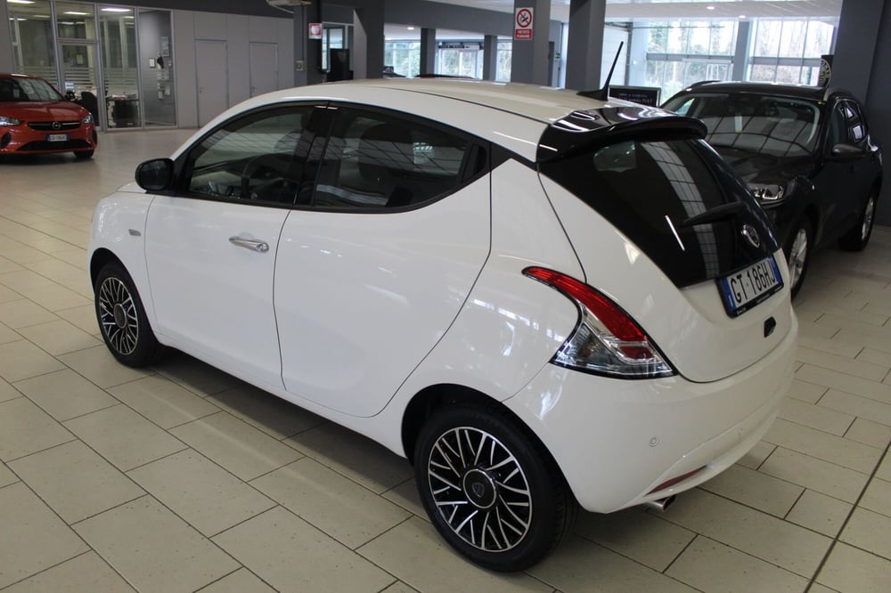 Lancia Ypsilon usata a Cremona (6)