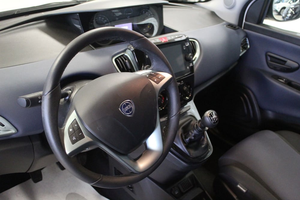 Lancia Ypsilon usata a Cremona (8)