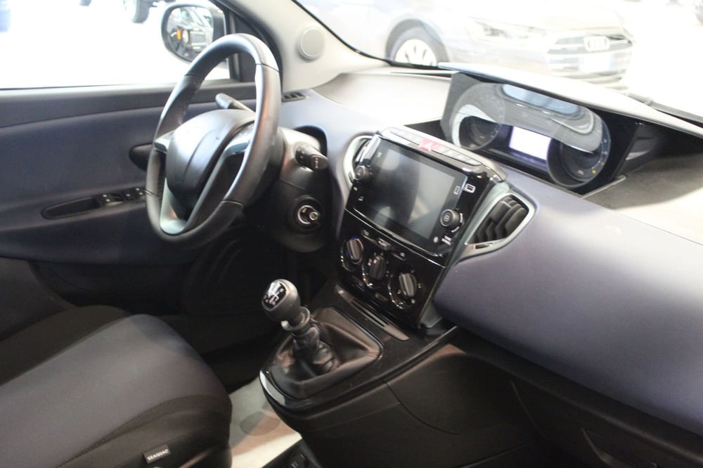 Lancia Ypsilon usata a Cremona (9)