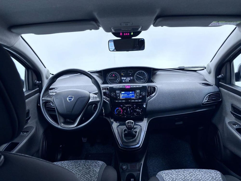 Lancia Ypsilon usata a Como (4)