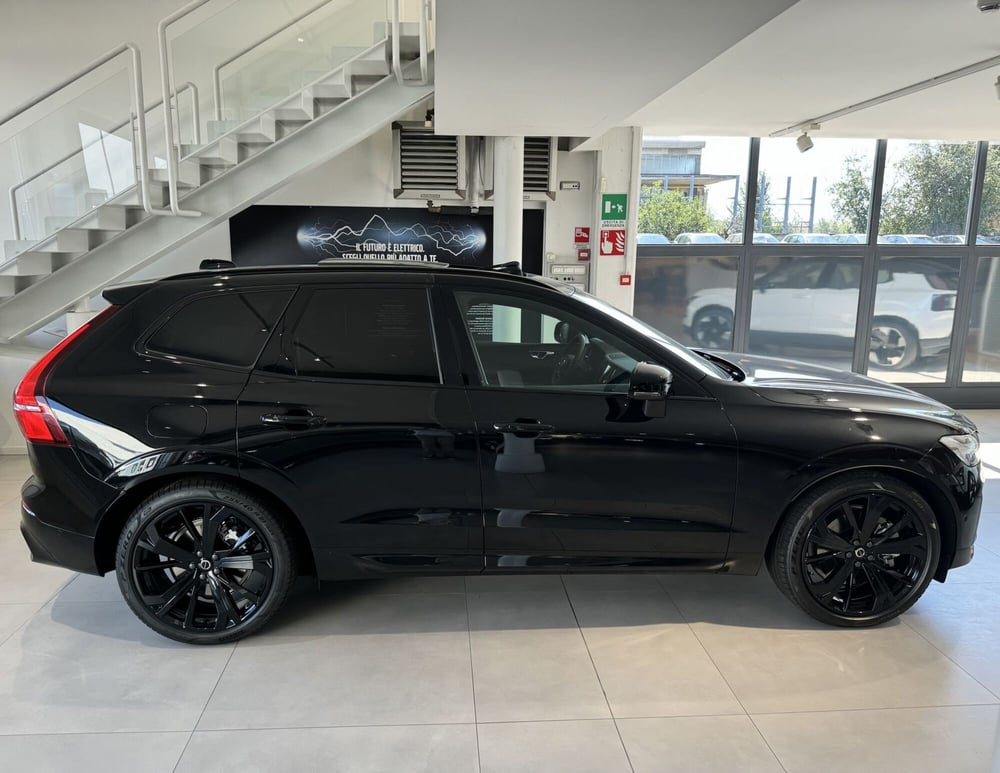 Volvo XC60 nuova a Parma (4)