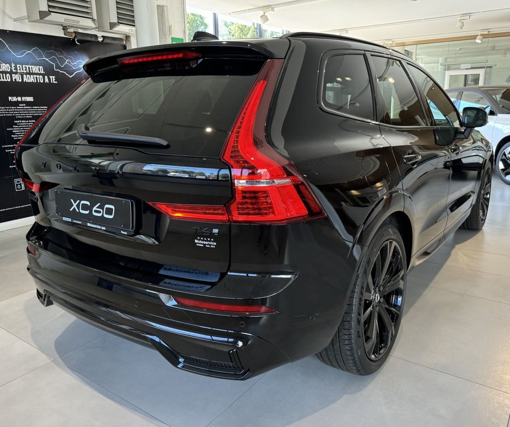 Volvo XC60 nuova a Parma (5)