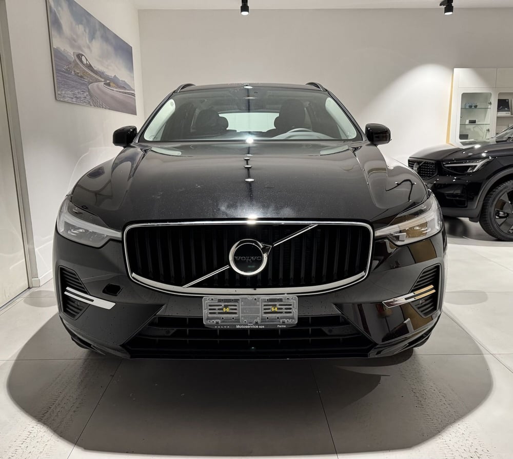 Volvo XC60 nuova a Parma (2)