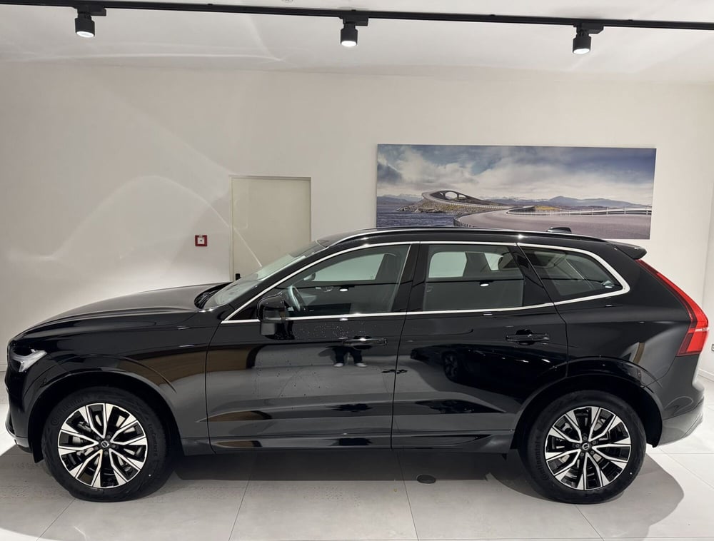 Volvo XC60 nuova a Parma (4)