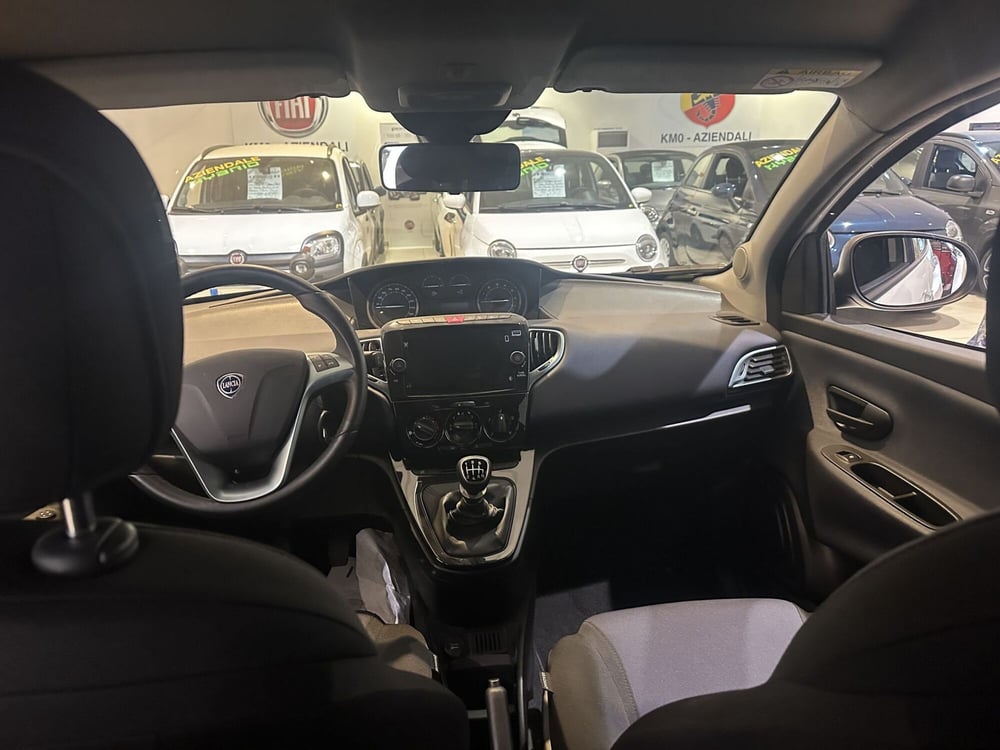 Lancia Ypsilon usata a Milano (10)