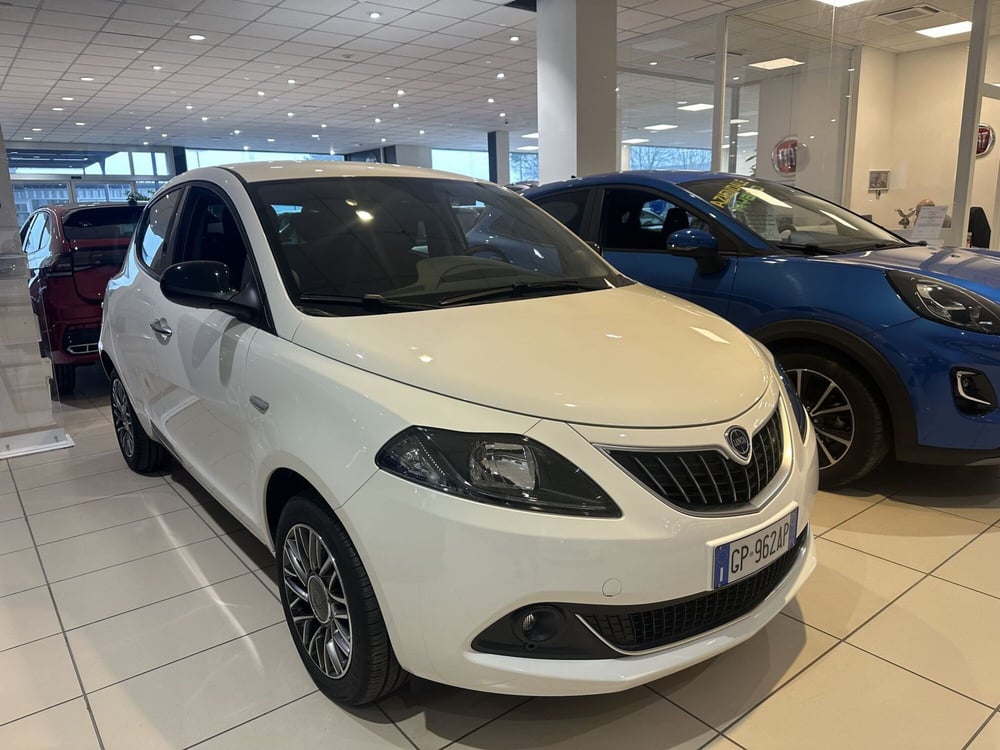 Lancia Ypsilon usata a Milano (3)