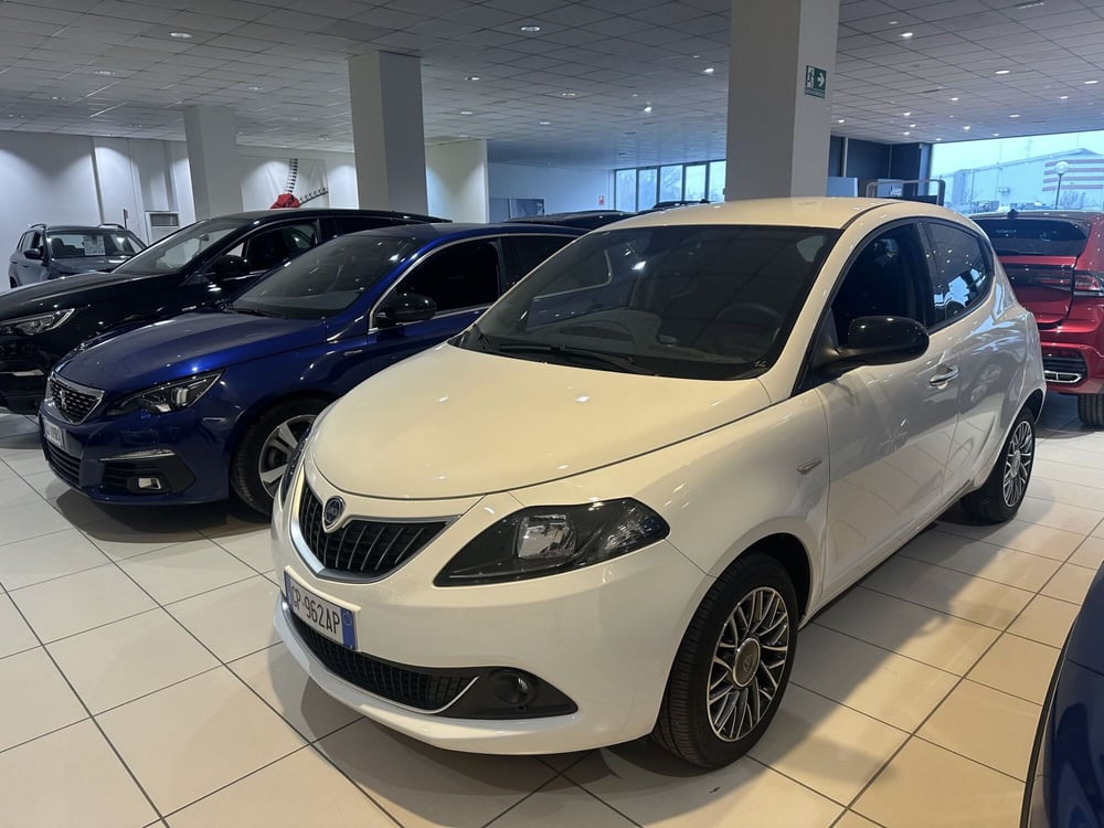 Lancia Ypsilon usata a Milano (4)